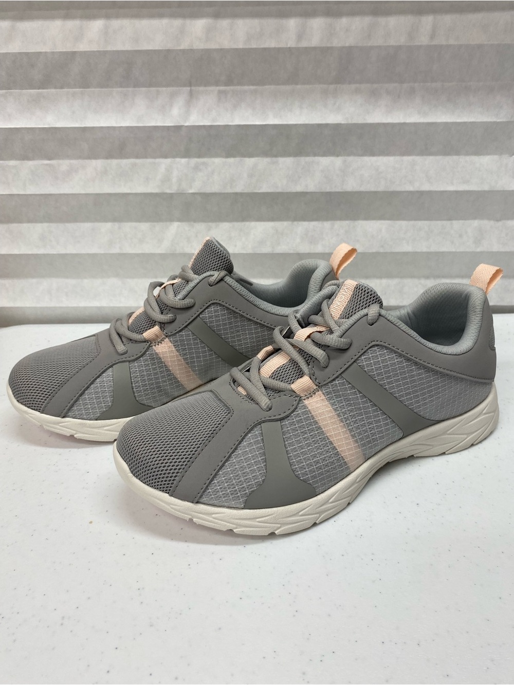 Vionic womens sneakers size 8 brisk radiant gray pink comfort shoes NEW